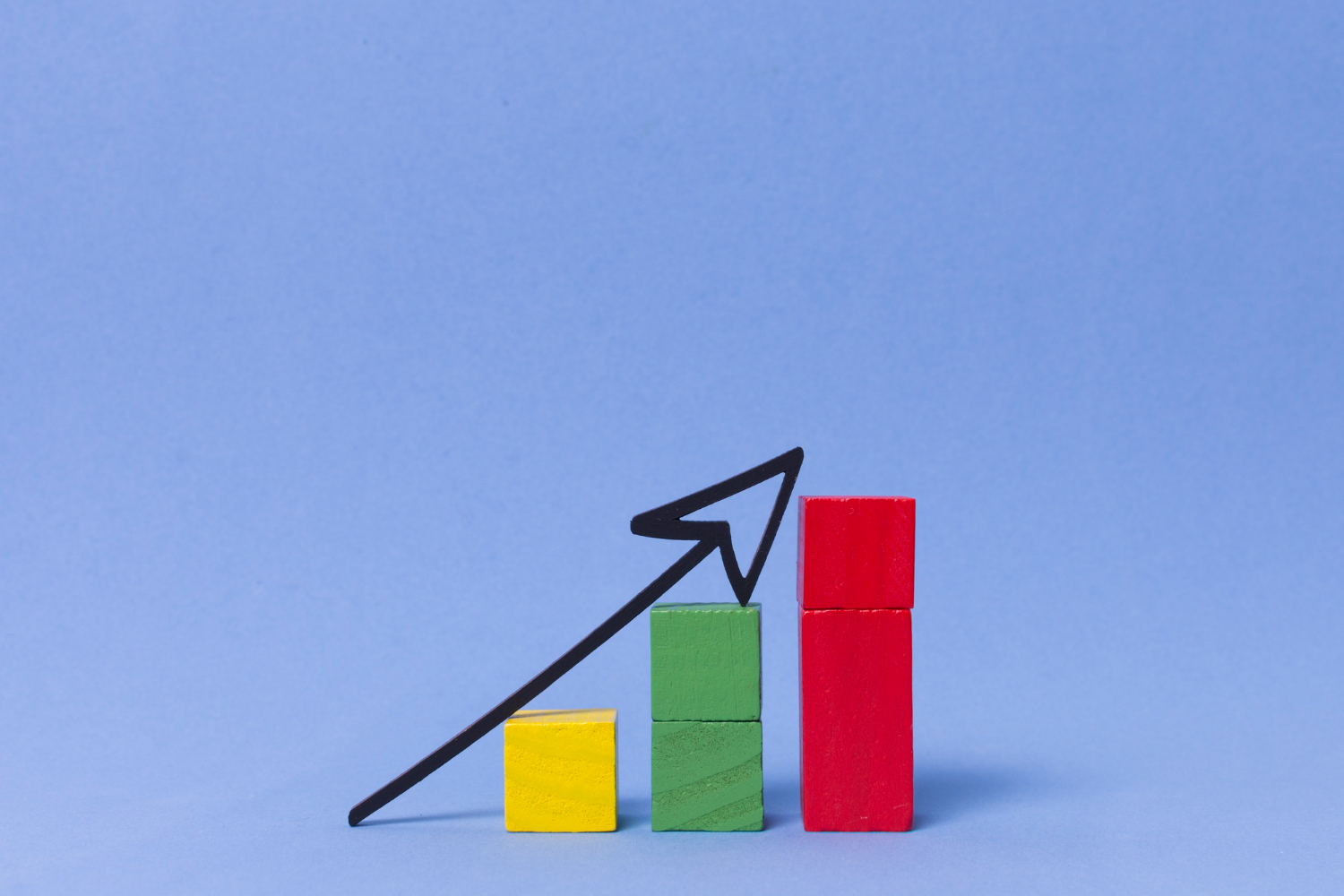 colourful-cubes-pointy-arrow